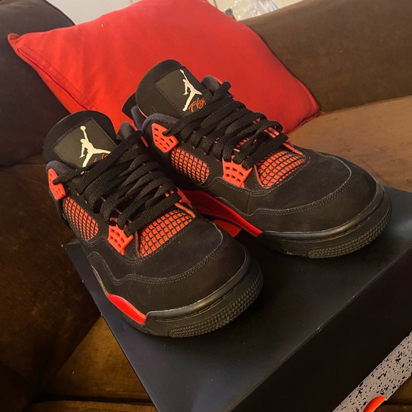 Jordan 4 retro 4, size 10